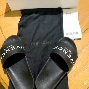 Givenchy slides size 35